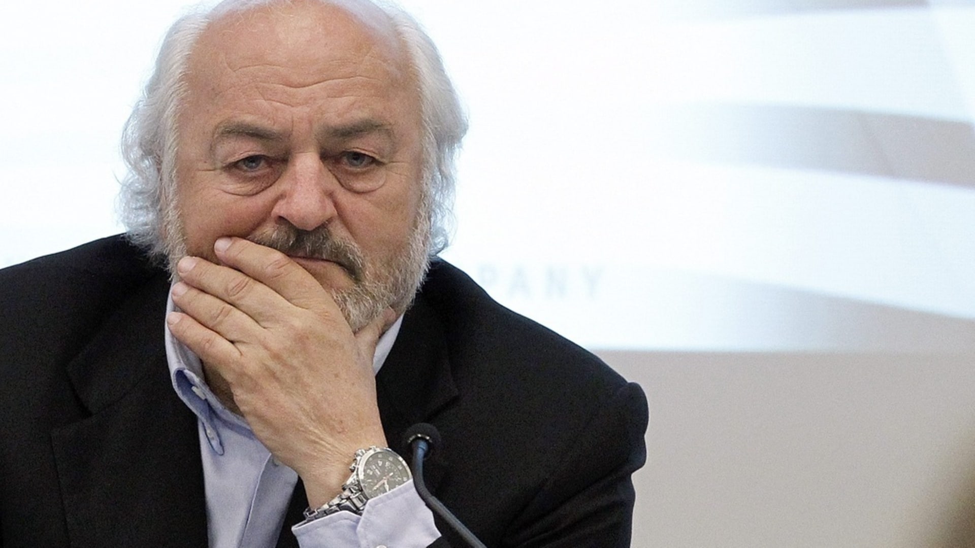 Heads roll at Sonova after share sale debacle